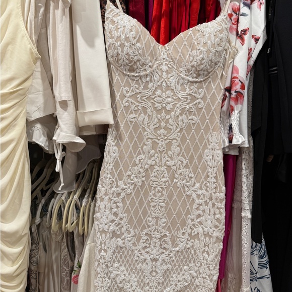 Elegant White Lace Strapless Dress - Picture 2 of 2